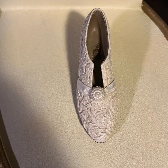 Just the Right Shoe I Do - Picture 8 of 11